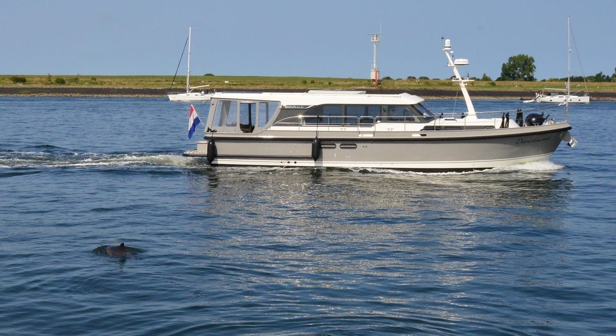 MY Divertiamo, the Honig family's Linssen 45 SL